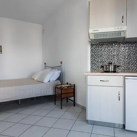 Heliovasilema Apartment Pollonia